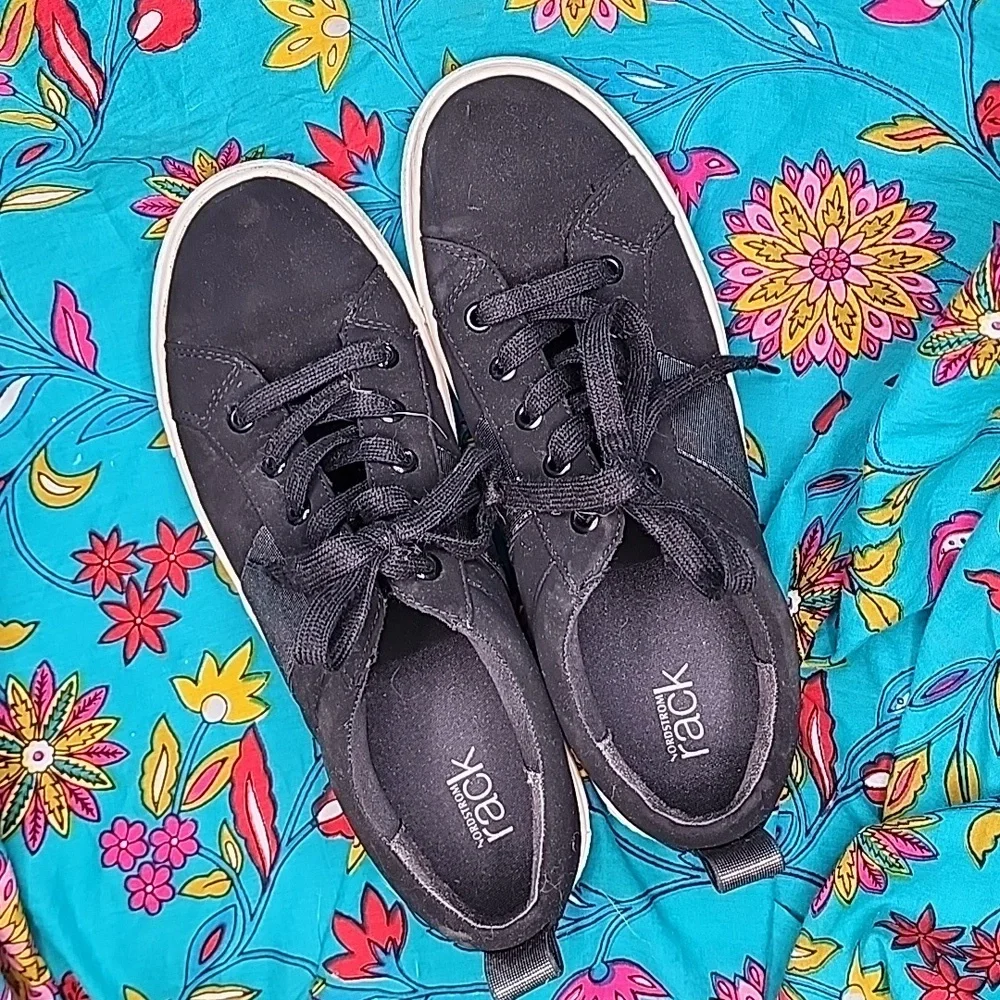 Nordstrom Rack black sneaker - Picture 4 of 6